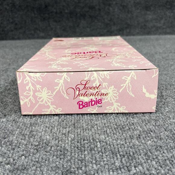 Vintage 1995 Barbie Sweet Valentine Doll Hallmark Special Edition New in Box 148 - Picture 10 of 13
